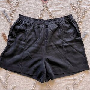 Elizabeth & James black casual pull on lyocell Women's Shorts size large L